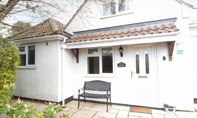 Burnham-on-Sea Cottage | Family-Friendly Little Walton with Garden in Burnham-On-Sea