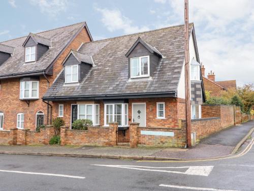 Hunstanton House | Pet-Friendly Retreat at Little Wash Cottage - 4-Star Stay