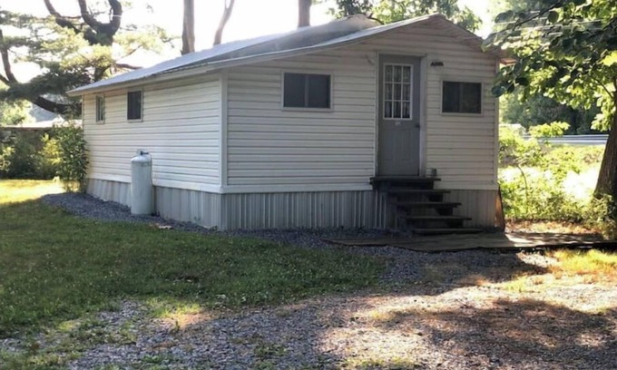 Manns Choice Cabin | Charming Little White Cabin: Riverfront Getaway & Activities