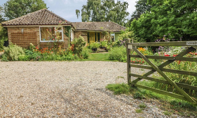 Martin House | Pet-Friendly Little Yaffle with Garden in St Margaret's