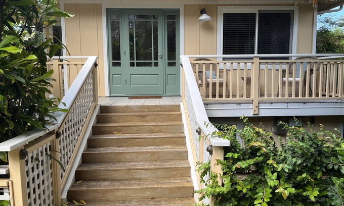 Lanikai Cottage | Beautiful Little Yellow Cottage Near Lanikai Beach