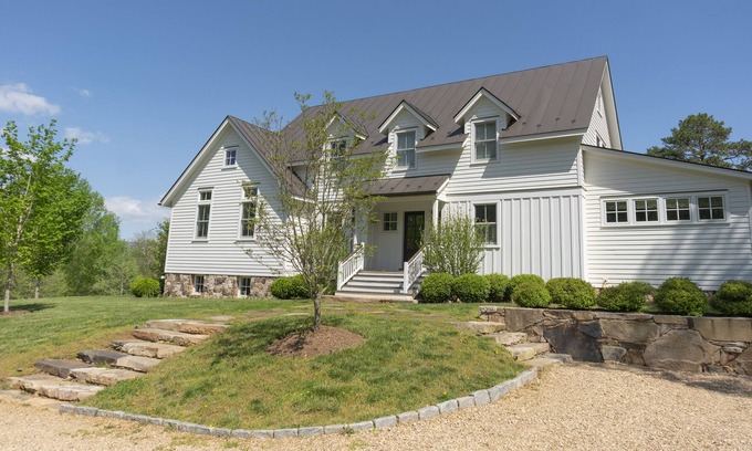 Batesville Other | Littleberry Farmhouse on 8 acres