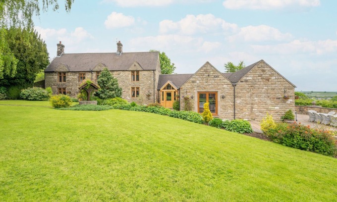 Woolley Moor House | Relaxing Littlecotes Farm - Four Bedroom Retreat for 8