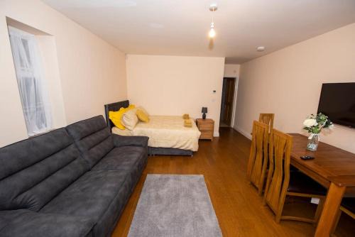 Northwood Apartment | Discover Family-Friendly Comfort at Littlefold Hotel