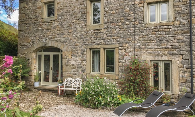 Litton Cottage | Family-Friendly Litton Hall Barn Cottage with Cozy Open Fire