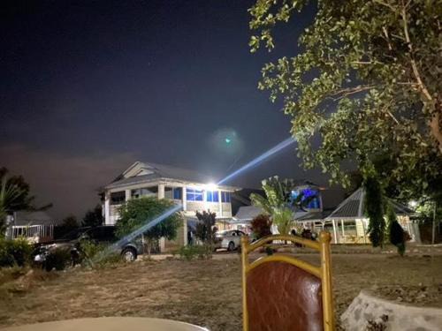 Kiritiri Hotel | Lius resort bar and hotel
