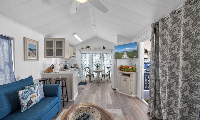 Port Isabel Cottage | Experience LIV Resort: Pet-Friendly Oceanfront Bliss