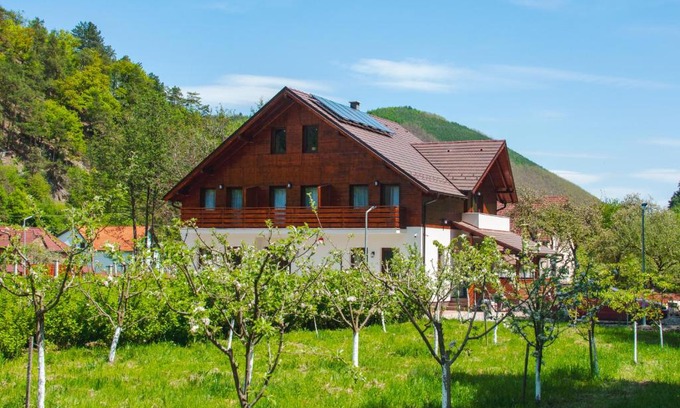Gales House | Top-Rated Stay at LIVADA AMELY with Private Beach Access