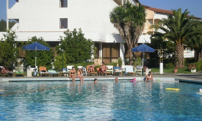 Dassia Hotel | Ocean View Retreat at Livadi Nafsika with Pool & Dining