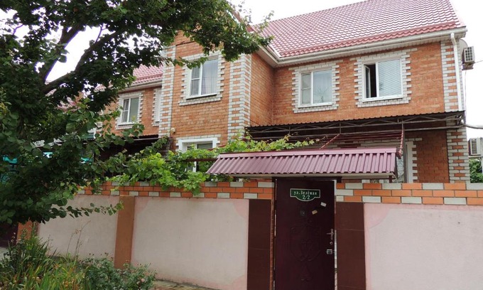 Anapa House | Outstanding Livadiya Guest House: Pet Friendly & Kitchen Access