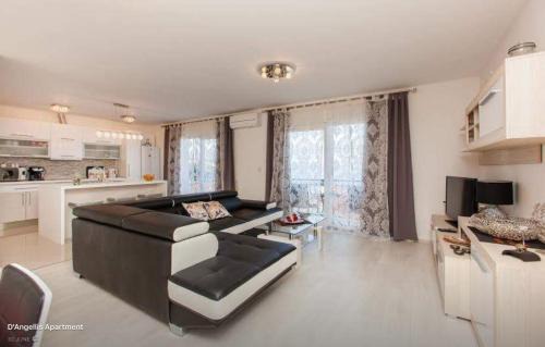 Okrug Gornji Apartment | Top-Rated D'Angellis Livaja Apartments with Ocean Views