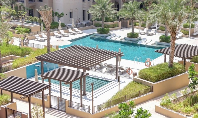 Al Sufouh 1 Apartment | Livbnb - Bright Serene 1B Retreat with Pool View