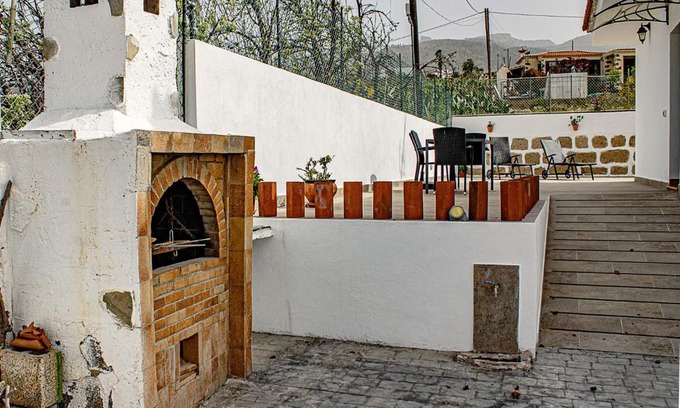 Taucho House | Relax in Adeje Taucho: Family & Pet-Friendly Getaway