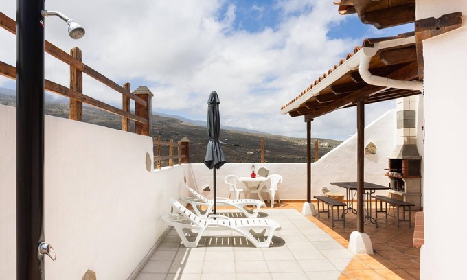 Arico Viejo Apartment | Budget-Friendly Stay at Live Arico El Cortijo with Spa