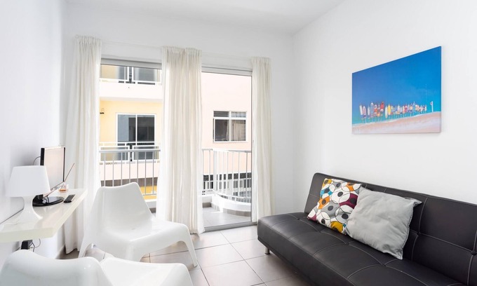 El Fraile Apartment | Budget-Friendly LIVE ARONA CALLAO: Spa & Breakfast Included