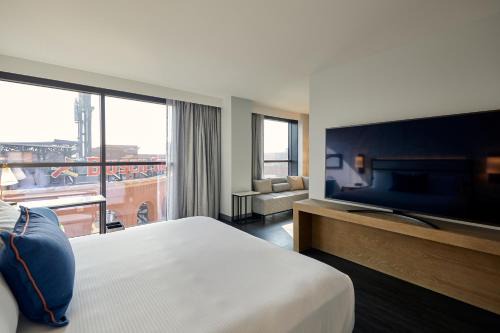 Downtown St. Louis Hotel | Explore Live! by Loews - St. Louis: Pet-Friendly Retreat