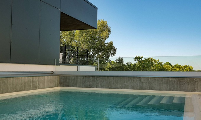 Bordeaux-Lac Hotel | Discover LIVE Hotels Bordeaux Lac with Pool & Spa Amenities