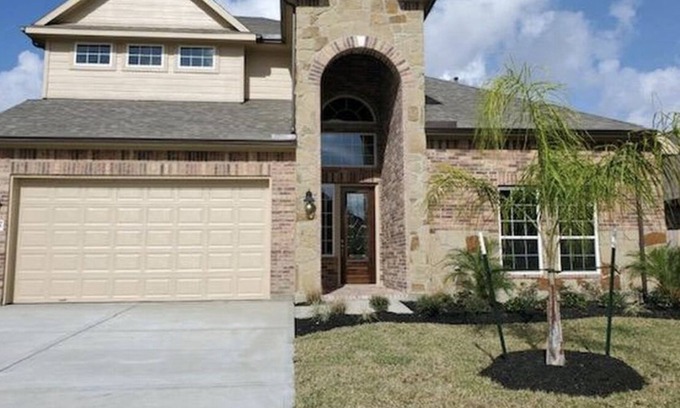 El Lago House | Experience Gulf Coast Living with Oceanfront Amenities