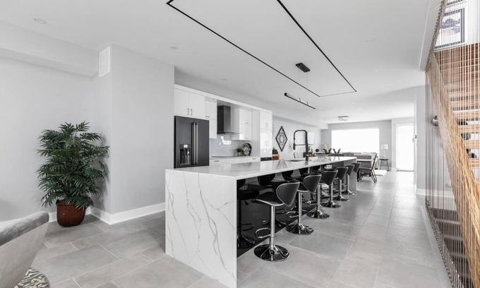 Fountain Square House | Elegant Fountain Square Home with Family-Friendly Amenities