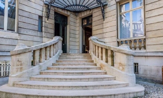 Quartier de la Plaine-de-Monceaux House | Indulge in Opulence: A Haussmann Jewel on Champs Elysées