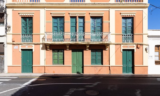 Historical Center Villa | Explore Live La Laguna Center with Spa and Breakfast Options