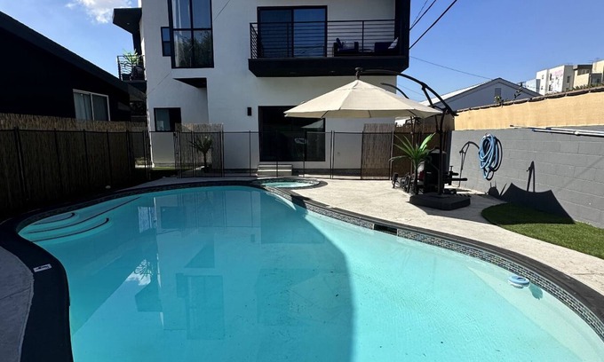 Del Aire House | Experience Hollywood Living Near LAX and SoFi Stadium