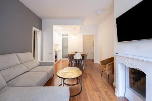 Sant Gervasi Apartment | Experience Local Living in Barcelona with Family-Friendly Amenities