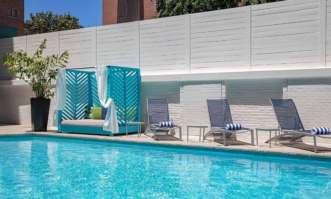 Dupont Circle House | Experience Local Living in Dupont Circle with Outdoor Pool