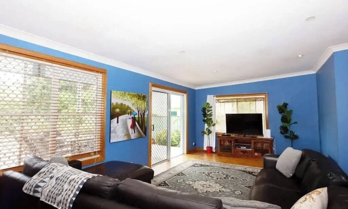 Turvey Park House | Live like a local on leafy Best street in central Wagga Wagga.