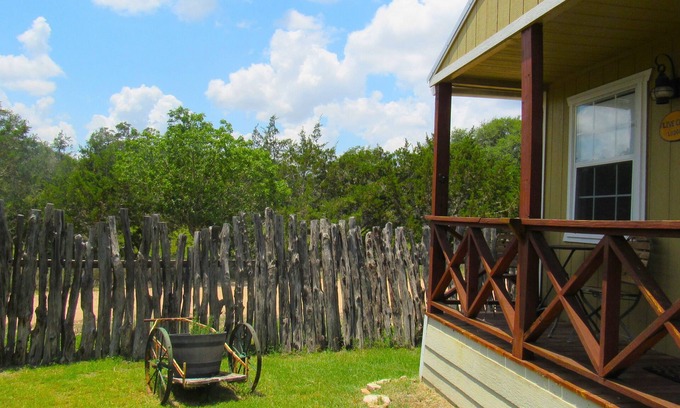 Dripping Springs Cottage | Cozy Cabin Retreat at Live Oak Lodge - Guest Rated 9.8
