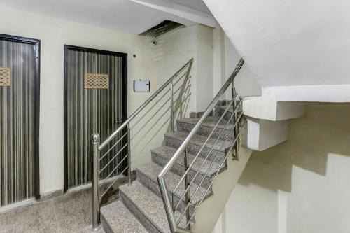 Chhatarpur Hotel | Budget-Friendly Stay at Capital O Jasmine Inn Near Qutab Minar