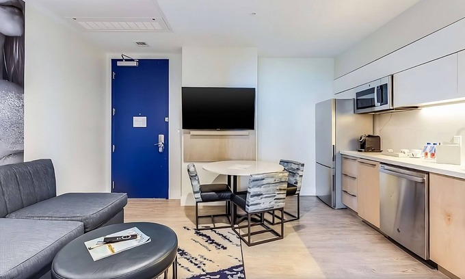 Ojus Hotel | Experience Paradise: Rooftop Pool & Pet-Friendly Retreat