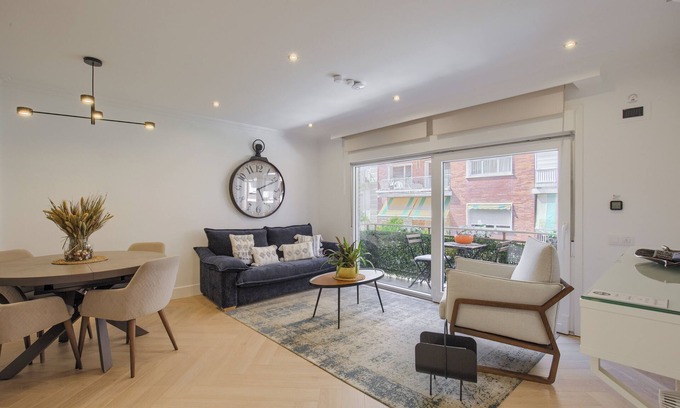 Jeronimos Condo | Experience Madrid's Elegance in Salamanca with Family-Friendly Comfort
