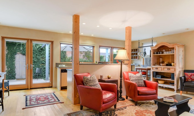 Downtown Santa Fe House | Experience the Railyard Arts District with Pet-Friendly Amenities
