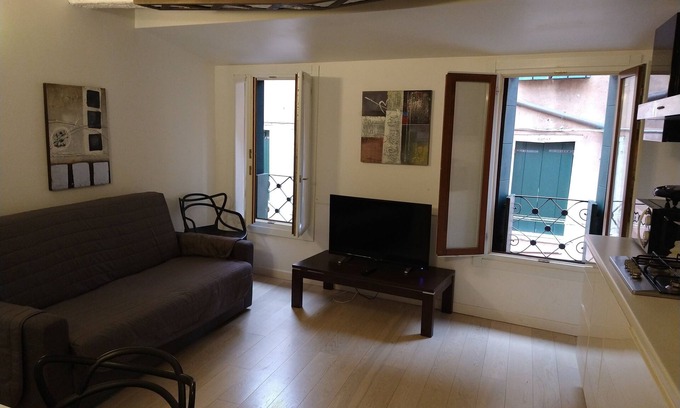 Cannaregio House | Experience Venice: Relaxing Spa & Family-Friendly Retreat