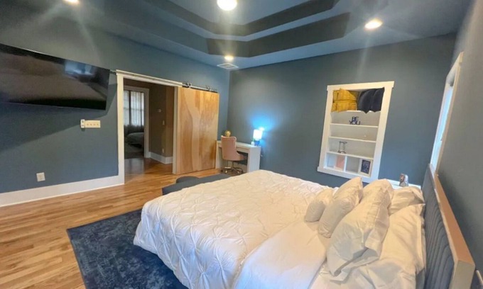 Smyrna House | Discover Prime Location Near Battery Park with Great Amenities