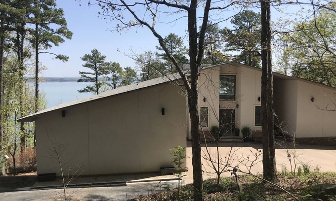 Quitman House | Experience Lake Life with Breathtaking Views and Amenities