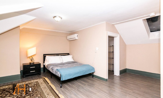 Cabbagetown House | Vibrant 3 Bedroom Apartment in Historic Cabbagetown