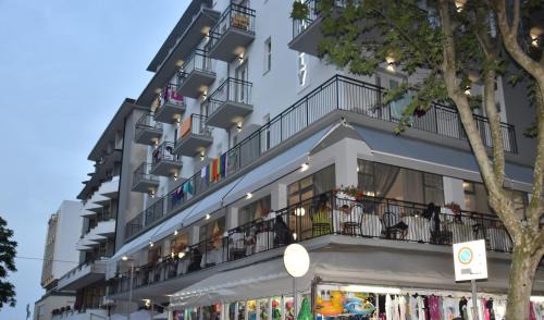 Igea Marina Hotel | Vibrant Hotel with Oceanfront Views & Pet-Friendly Amenities
