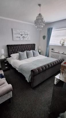 Bootle Apartment | Top-Rated Liverpool Air BnB with Family-Friendly Amenities