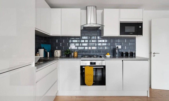 Aylesbury Apartment | Modern One-Bed Apartment in Aylesbury: Family Friendly Stay