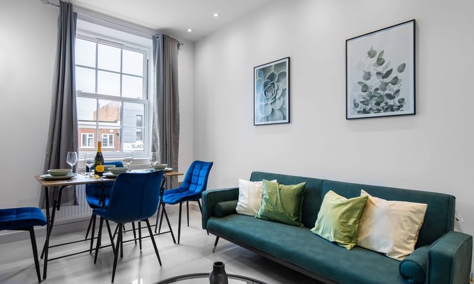 Didcot Apartment | Chic 2-Bed Apartment in Beautiful Oxfordshire