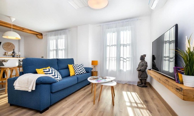 Albaicin Apartment | Explore Albayzin: Family-Friendly Stay with Free Wifi
