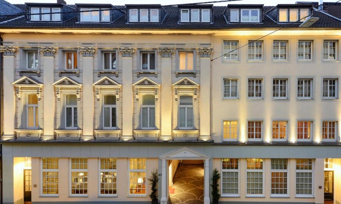 Karlstadt Apartment | Inviting Carlstadt Suites Düsseldorf: Family-Friendly Escape