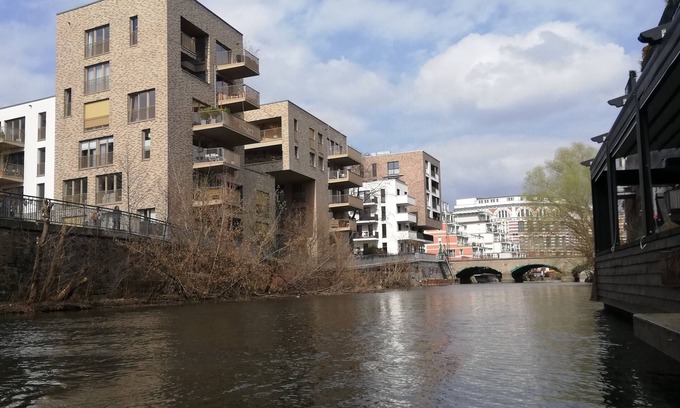 Plagwitz Apartment | Riverside Retreat: Guest Rated 10/10 with Spa & Hot Tub