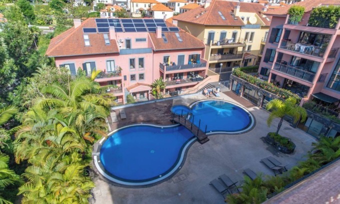 Leiria Apartment | Elegant Living Penthouse BG Apart with Ocean View Amenities