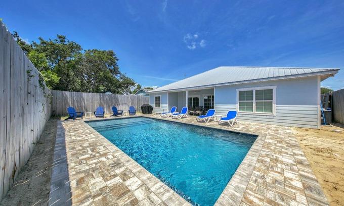 Bahama Beach House | Oceanfront Oasis: Stay in Style with Private Pool & Views