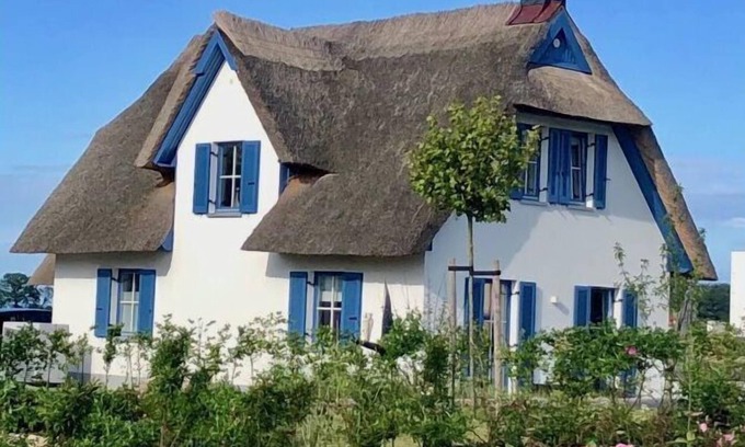 Gross Schwansee House | Experience Cozy Comfort at Seasons: Fireplace & Sauna
