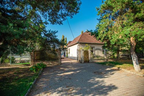 Berehove Apartment | Family-Friendly Retreat at Lizak with 9.3/10 Rating