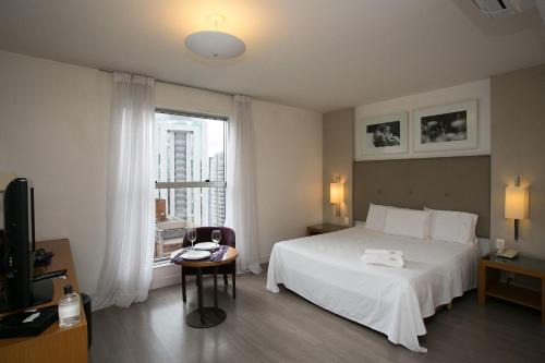 Santo Agostinho Apartment | Discover Locking's Santo Agostinho with Pool & Hot Tub